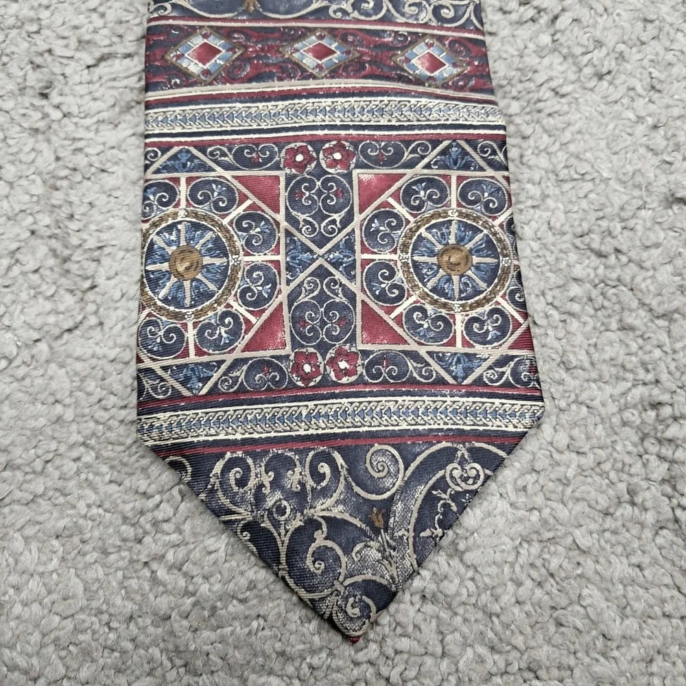 Van Heusen 417 Mens Silk Tie Navy Blue Burgundy Gold Geometric Scroll RN13388